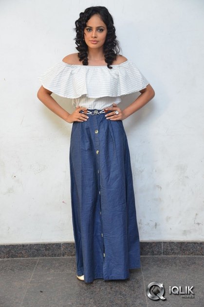 Nandita-Swetha-at-Ekkadiki-Pothavu-Chinnavada-Movie-Promotions